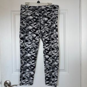 Printed knockout capri